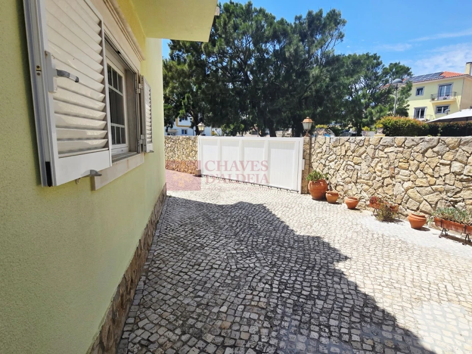 Moradia T4 para Venda em Carvoeira Foto 35