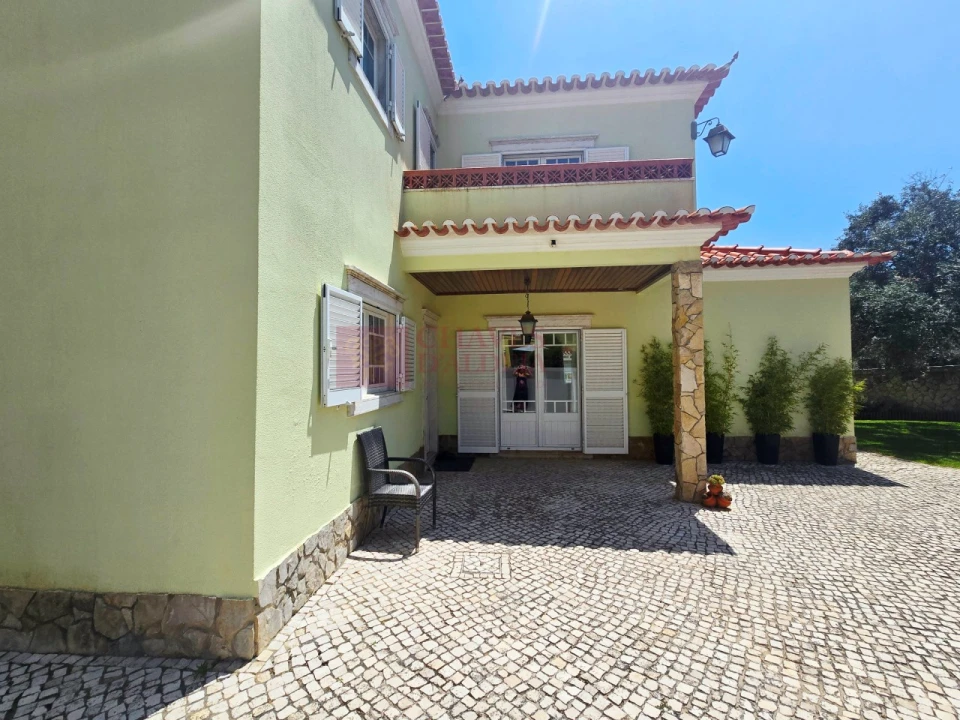 Moradia T4 para Venda em Carvoeira Foto 28