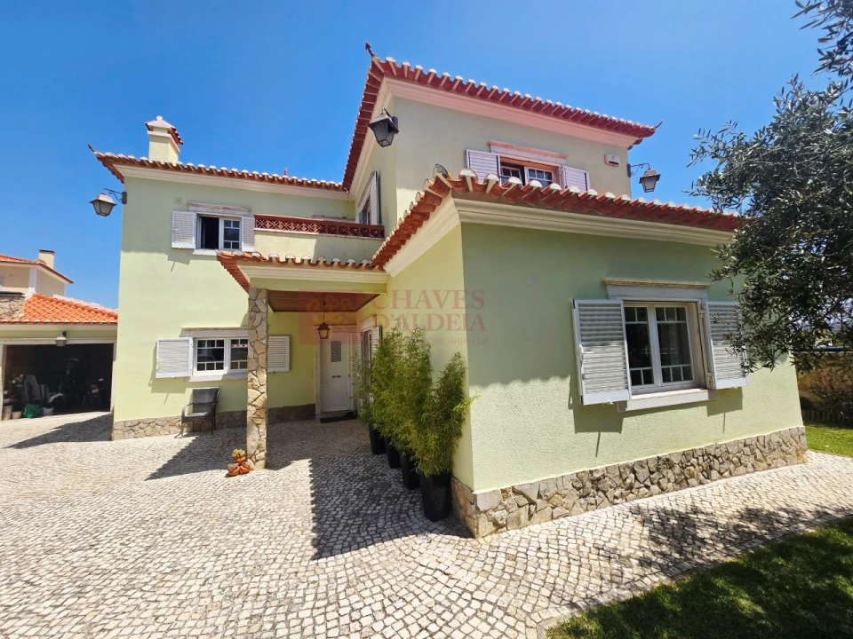 Moradia T4 para Venda em Carvoeira Foto 2