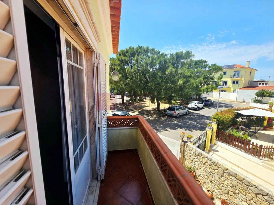 Moradia T4 para Venda em Carvoeira Foto 20