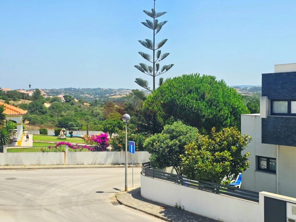 Moradia T4 para Venda em Carvoeira Foto 29