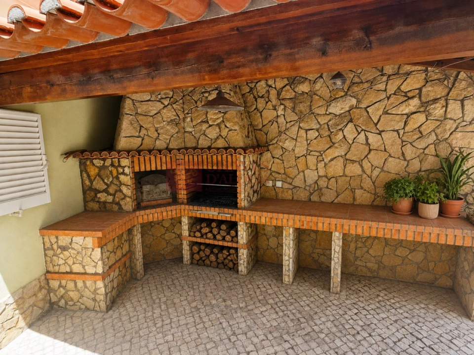 Moradia T4 para Venda em Carvoeira Foto 3