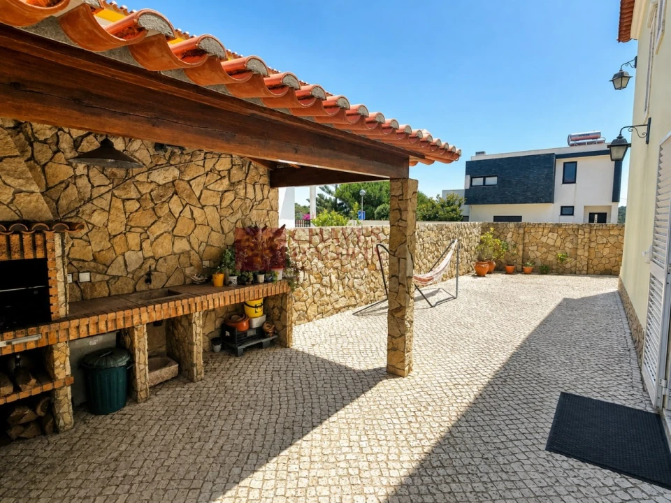 Moradia T4 para Venda em Carvoeira Foto 33