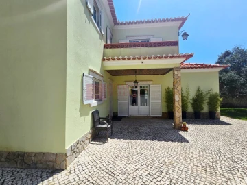 Moradia T4 para Venda em Carvoeira