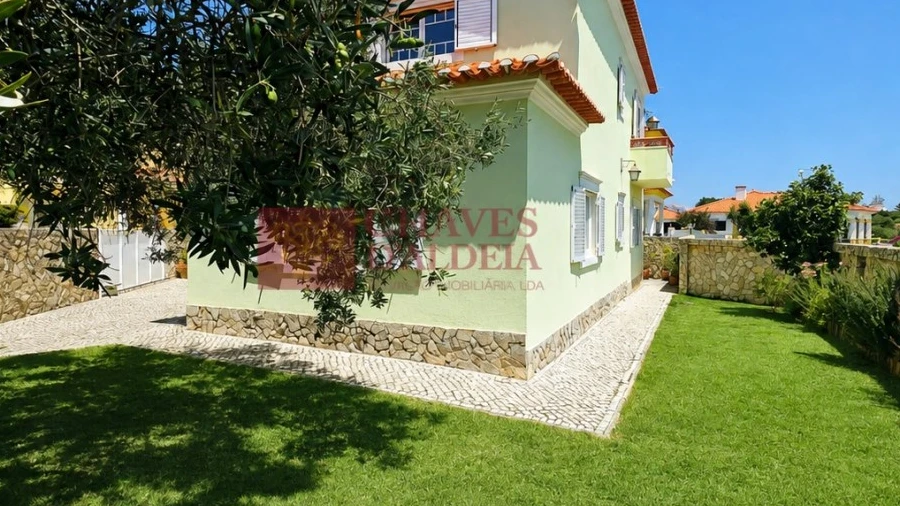 Moradia T4 para Venda em Carvoeira