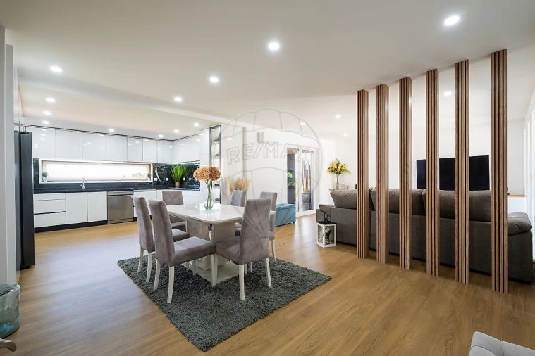 Moradia T3 para Venda em Santa Cruz Foto 2
