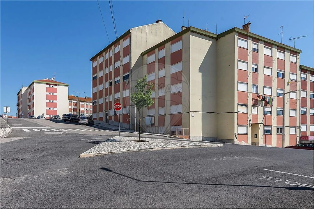Apartamento T3 para Arrendamento em Arruda dos Vinhos Foto 15