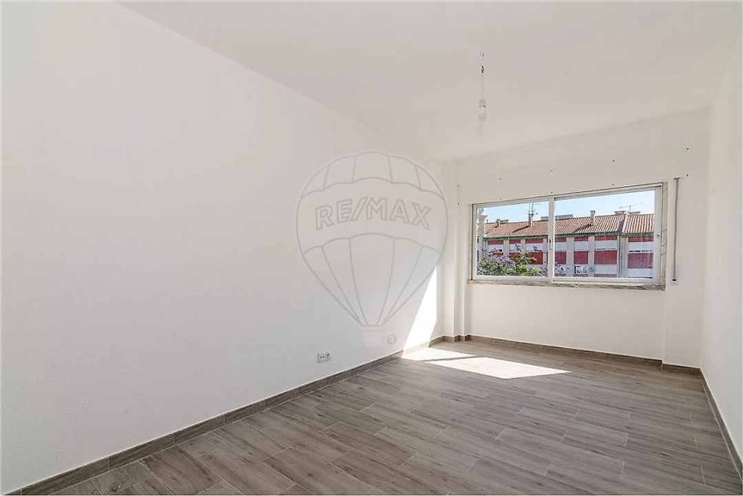 Apartamento T3 para Arrendamento em Arruda dos Vinhos Foto 6