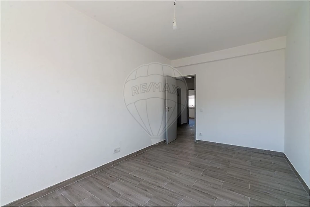 Apartamento T3 para Arrendamento em Arruda dos Vinhos Foto 4