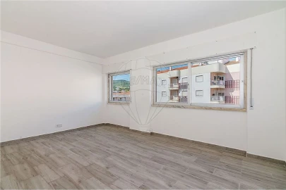 Apartamento T3 para Arrendamento em Arruda dos Vinhos