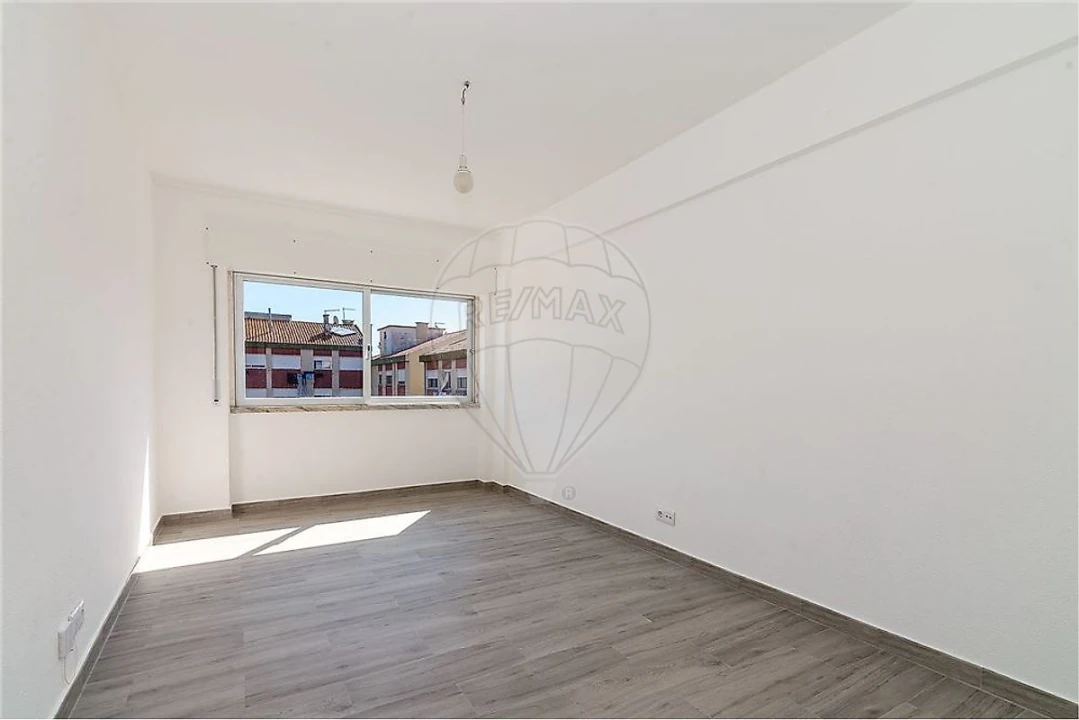 Apartamento T3 para Arrendamento em Arruda dos Vinhos Foto 8