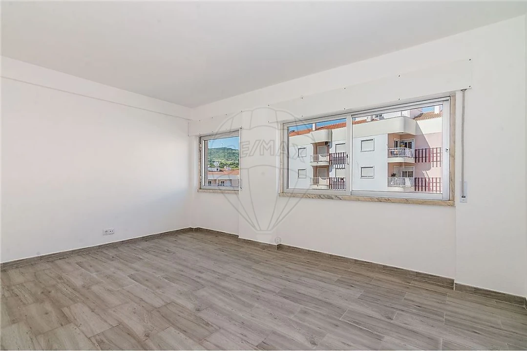 Apartamento T3 para Arrendamento em Arruda dos Vinhos Foto 13