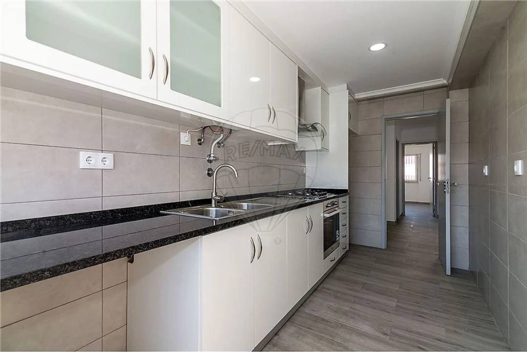 Apartamento T3 para Arrendamento em Arruda dos Vinhos Foto 9