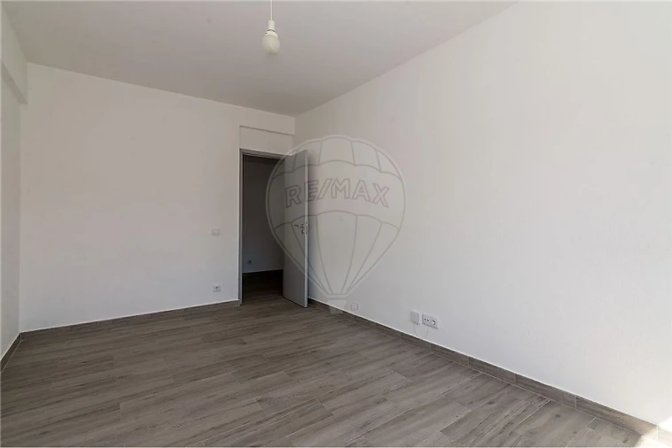 Apartamento T3 para Arrendamento em Arruda dos Vinhos Foto 14