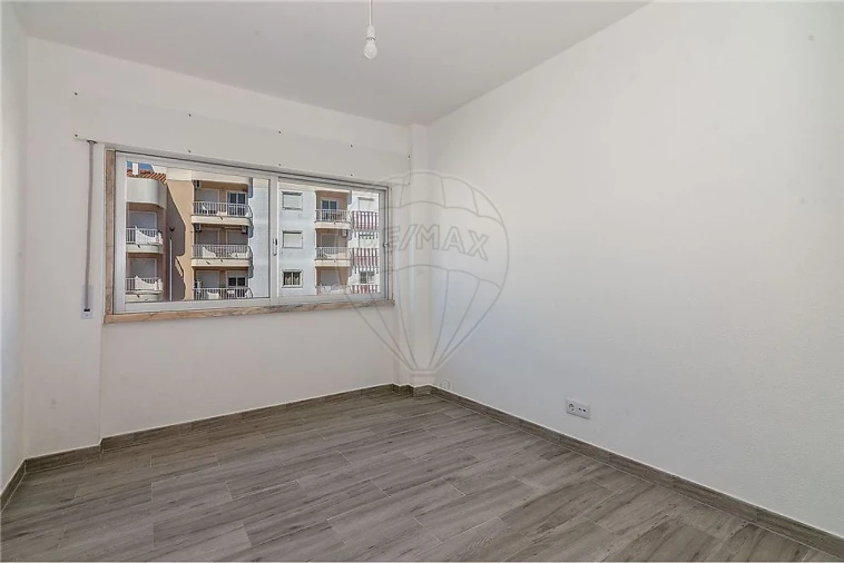 Apartamento T3 para Arrendamento em Arruda dos Vinhos Foto 5