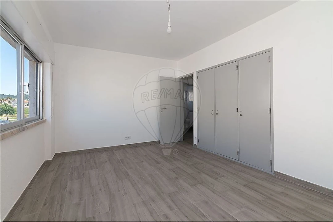Apartamento T3 para Arrendamento em Arruda dos Vinhos Foto 10
