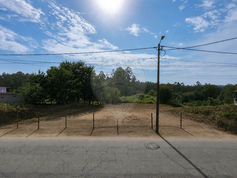 Terreno para Venda em Milheiros de Poiares Foto 2