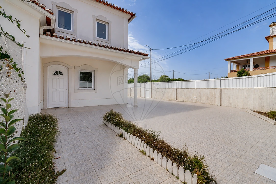 Moradia T5 para Venda em Santa Maria e São Miguel, São Martinho, São Pedro Penaferrim Foto 40