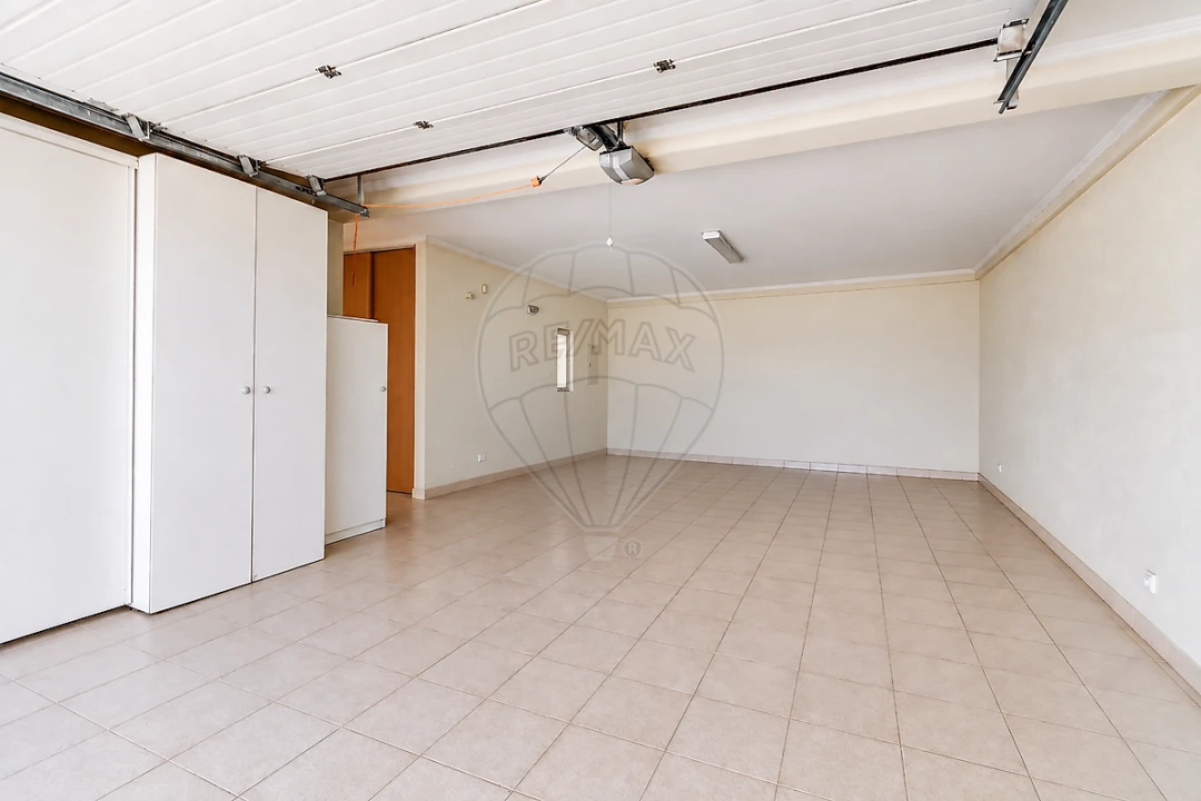 Moradia T5 para Venda em Santa Maria e São Miguel, São Martinho, São Pedro Penaferrim Foto 19