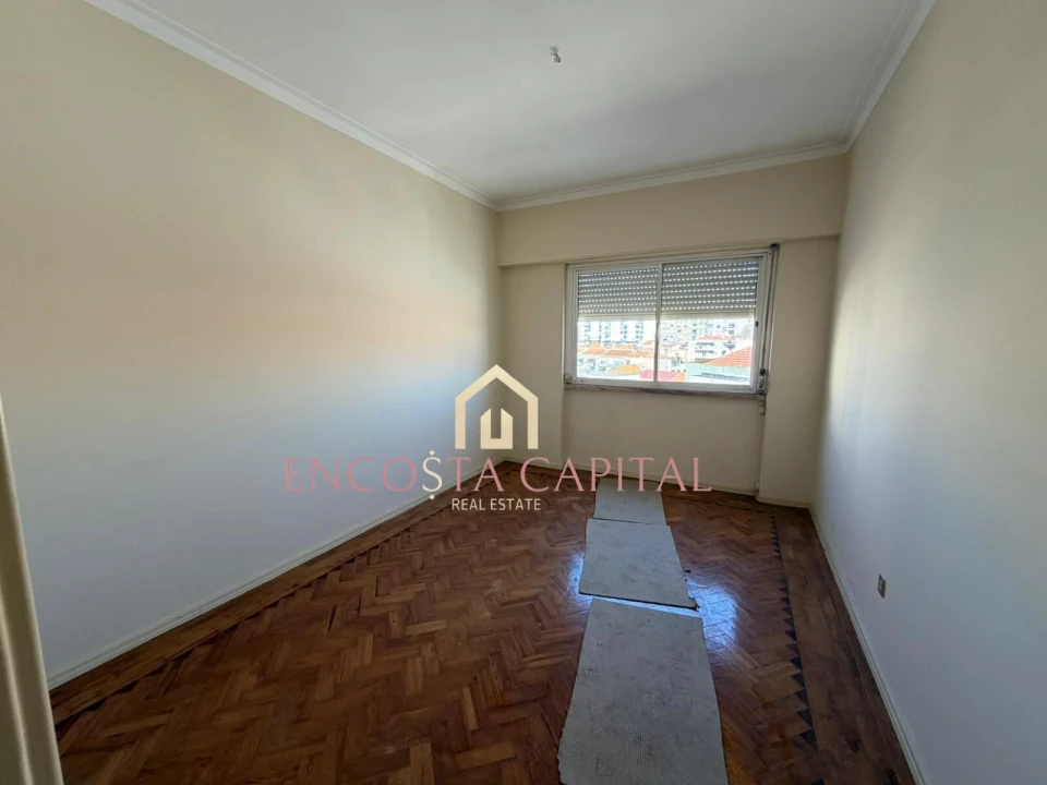 Apartamento T3 para Venda em Sacavém e Prior Velho Foto 1