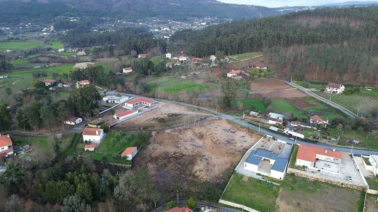 Terreno para Venda em Navió e Vitorino dos Piães Foto 14