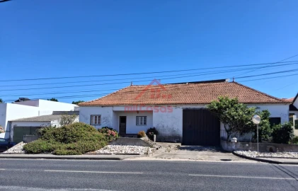 Moradia T2 para Venda em A dos Cunhados e Maceira