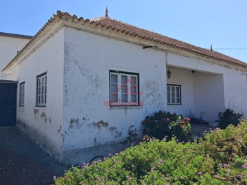 Moradia T2 para Venda em A dos Cunhados e Maceira