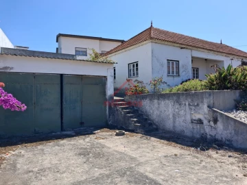 Moradia T2 para Venda em A dos Cunhados e Maceira