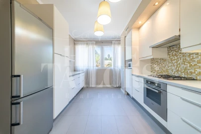 Apartamento T3 para Venda em Oeiras e São Julião da Barra, Paço de Arcos e Caxias