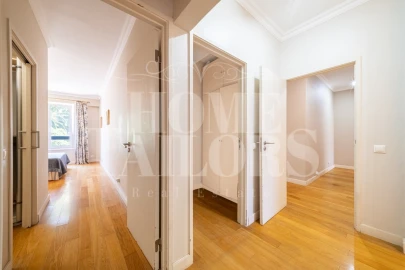 Apartamento T3 para Venda em Oeiras e São Julião da Barra, Paço de Arcos e Caxias