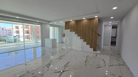 Apartamento T4 para Venda em Lagos (São Sebastião e Santa Maria)