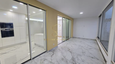 Apartamento T4 para Venda em Lagos (São Sebastião e Santa Maria)
