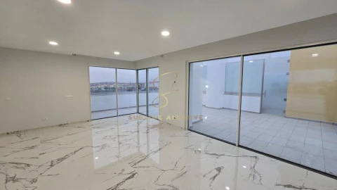 Apartamento T4 para Venda em Lagos (São Sebastião e Santa Maria)