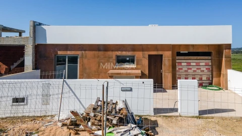 Moradia T3 para Venda em Mexilhoeira Grande