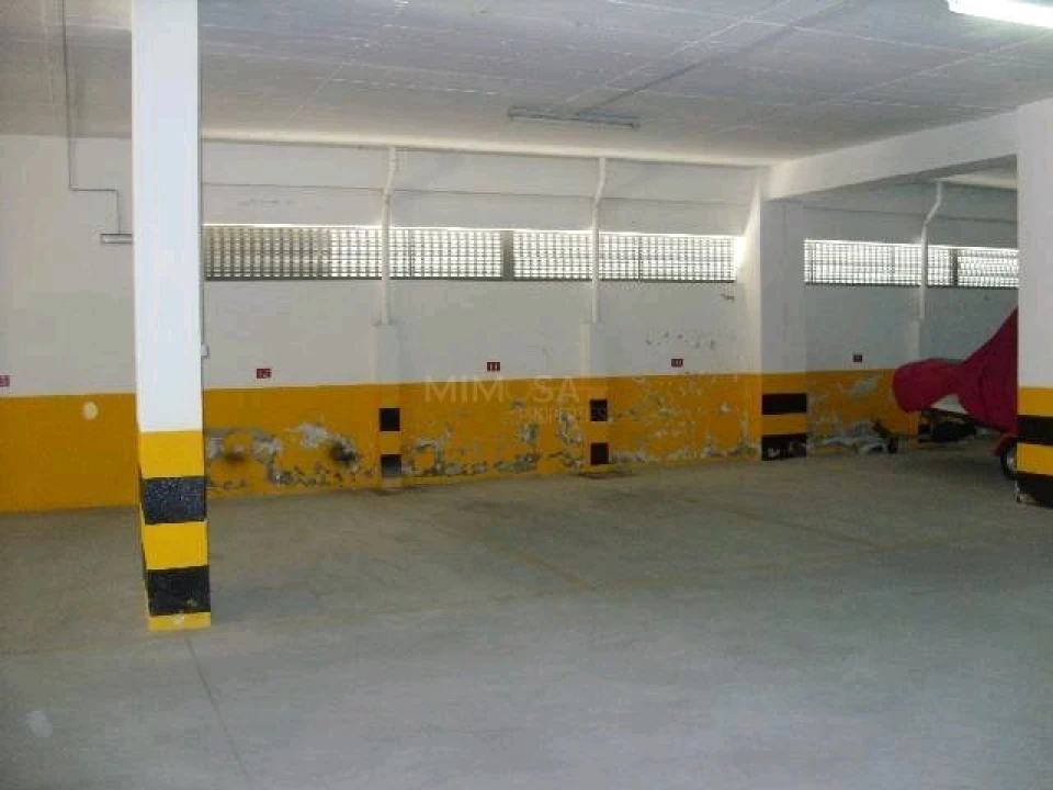 Garagem para Arrendamento em Lagos (São Sebastião e Santa Maria) Foto 2