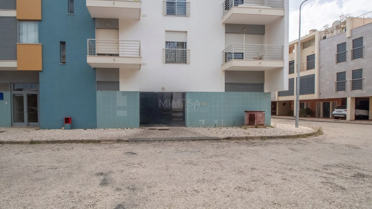 Garagem para Arrendamento em Lagos (São Sebastião e Santa Maria) Foto 1