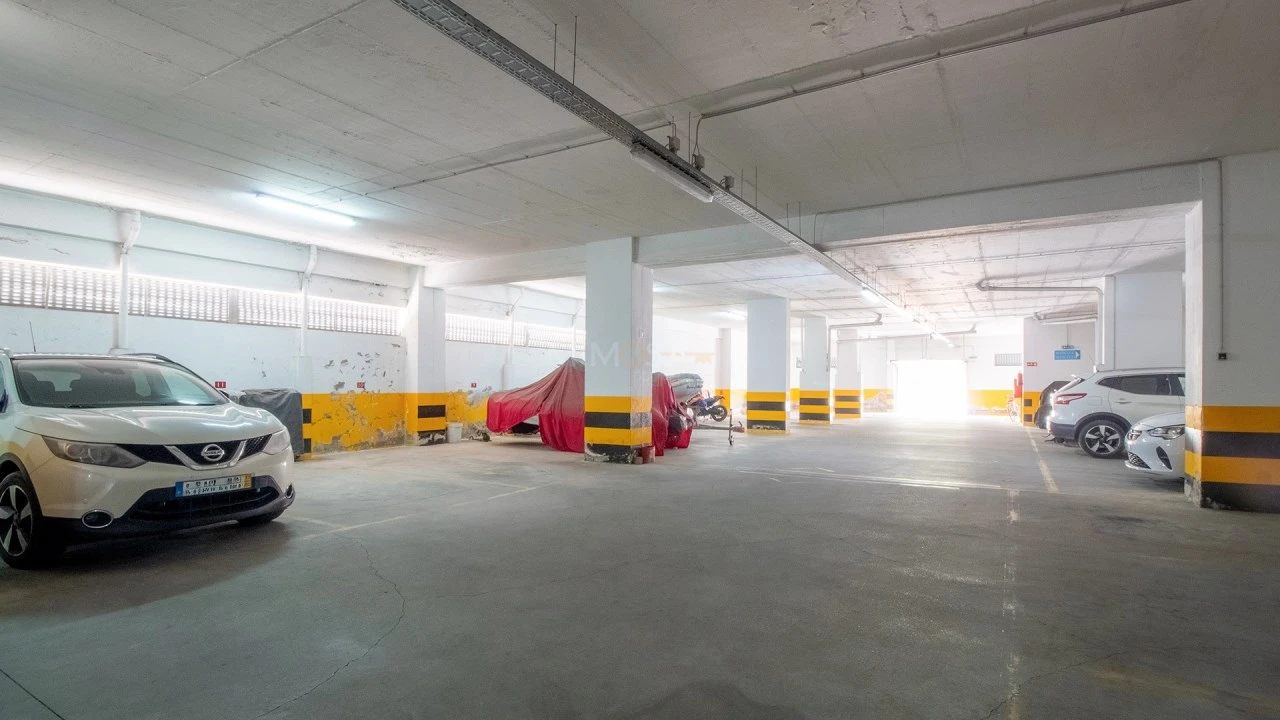 Garagem para Arrendamento em Lagos (São Sebastião e Santa Maria) Foto 3