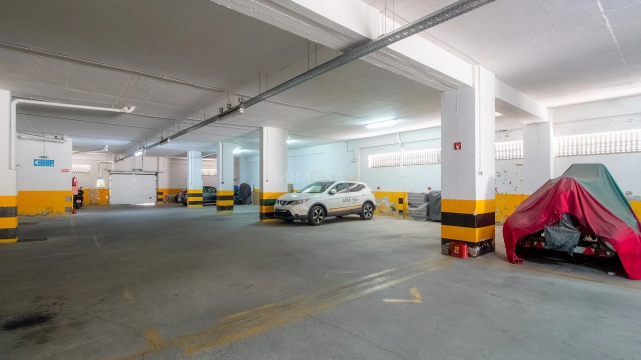 Garagem para Arrendamento em Lagos (São Sebastião e Santa Maria) Foto 5
