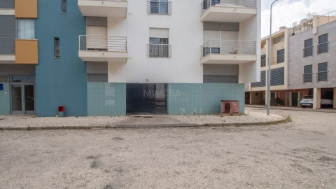 Garagem para Arrendamento em Lagos (São Sebastião e Santa Maria)