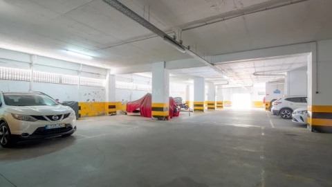 Garagem para Arrendamento em Lagos (São Sebastião e Santa Maria)