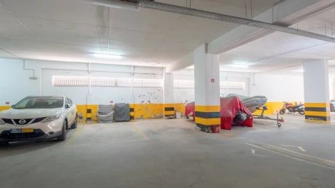 Garagem para Arrendamento em Lagos (São Sebastião e Santa Maria)