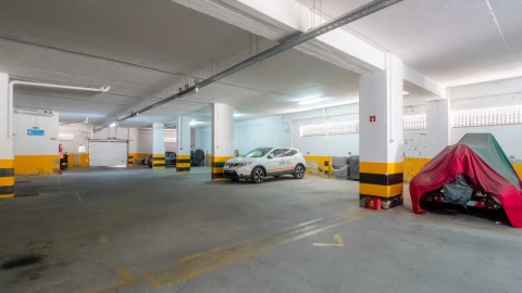 Garagem para Arrendamento em Lagos (São Sebastião e Santa Maria)