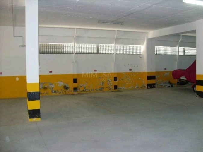 Garagem para Arrendamento em Lagos (São Sebastião e Santa Maria) Foto 2