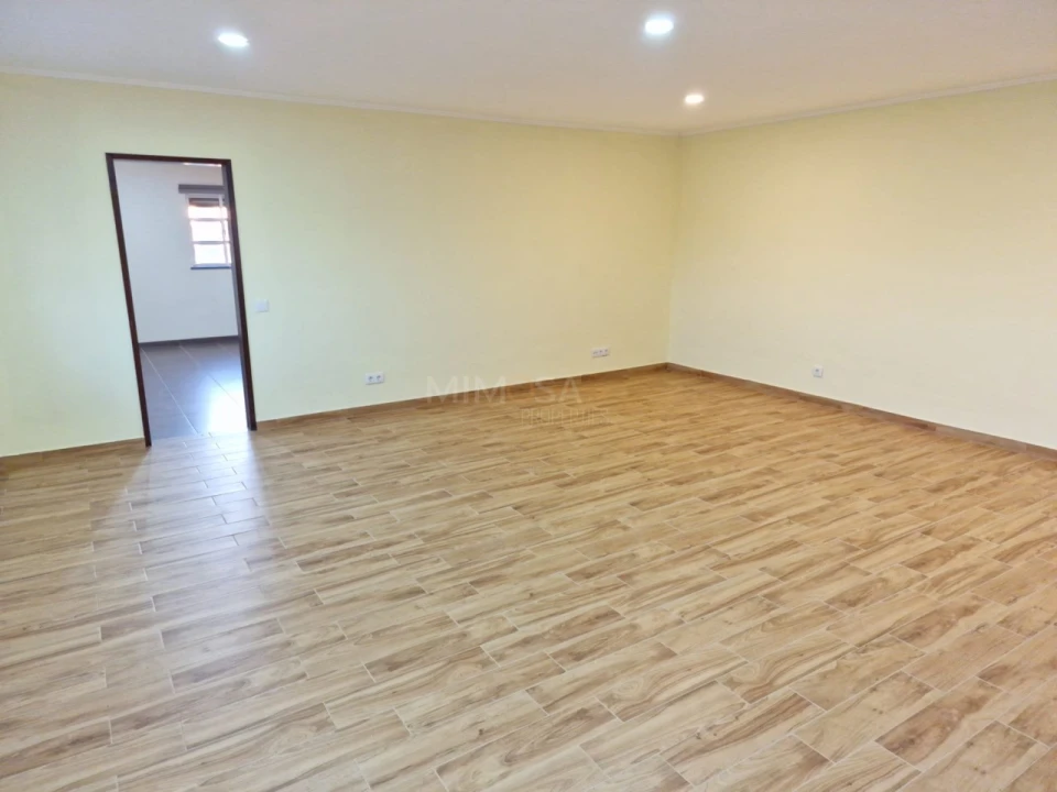 Moradia T1 para Venda em Odiaxere Foto 12