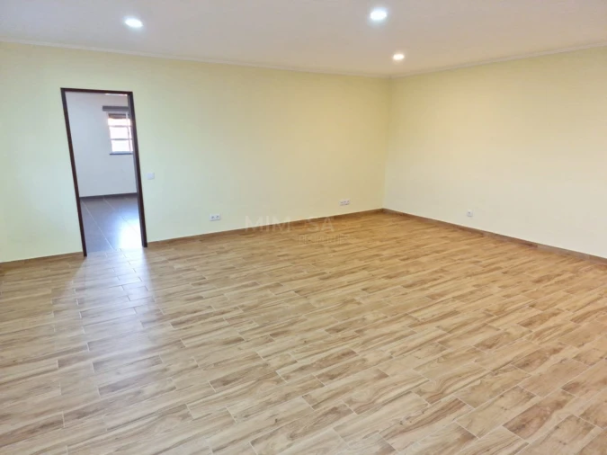 Moradia T1 para Venda em Odiaxere Foto 12