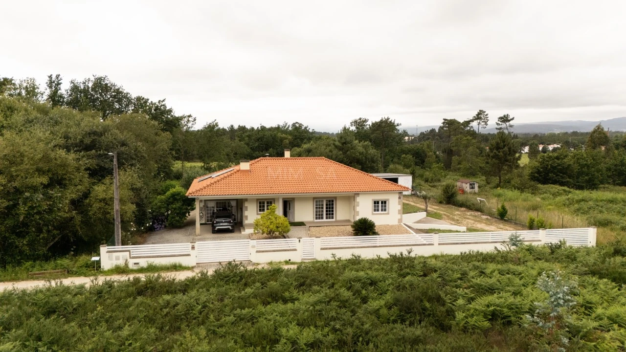 Moradia T3 para Venda em Fontoura Foto 2