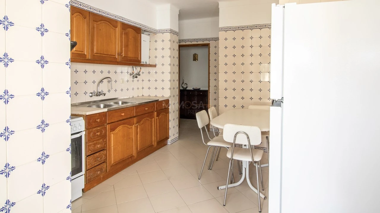 Apartamento T2 para Arrendamento em Lagos (São Sebastião e Santa Maria) Foto 17