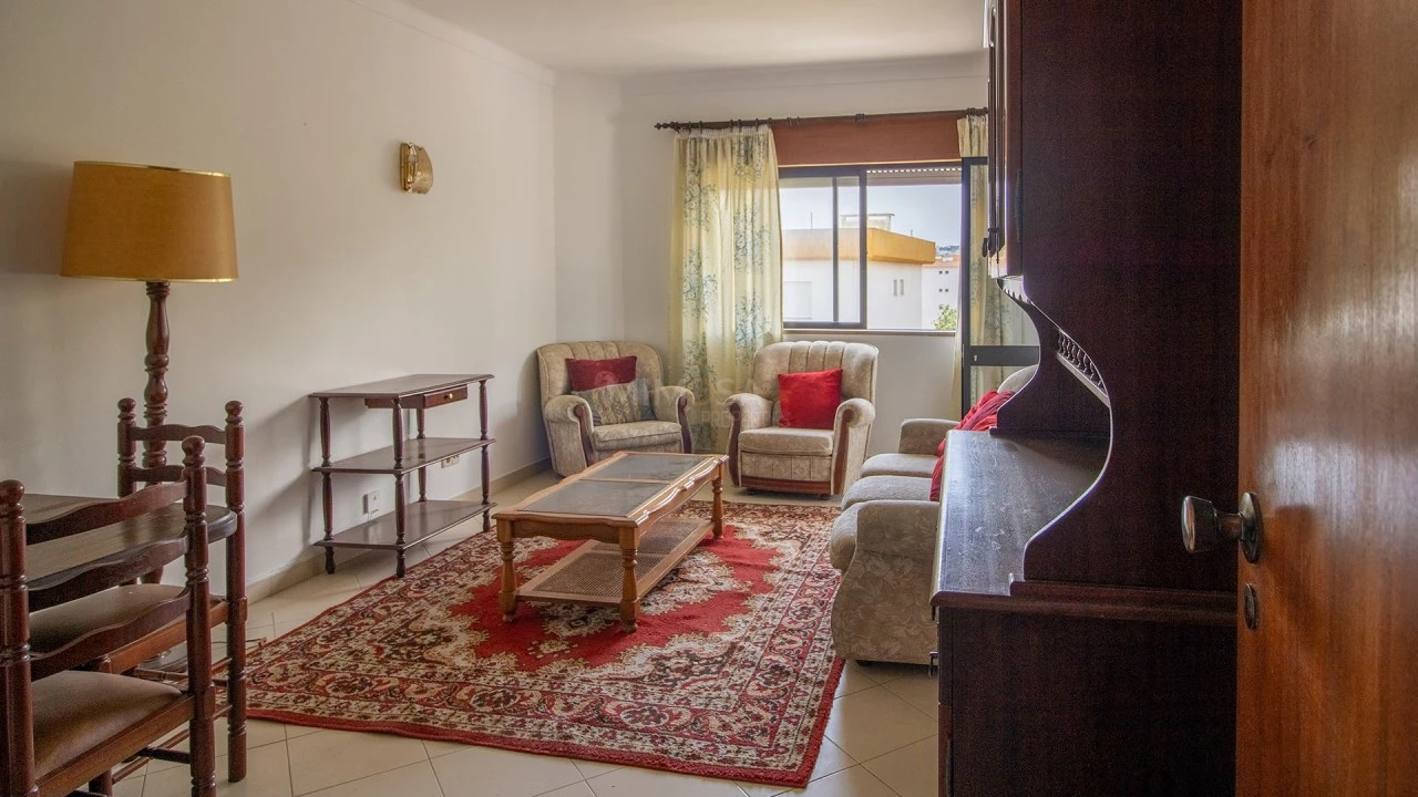 Apartamento T2 para Arrendamento em Lagos (São Sebastião e Santa Maria) Foto 1