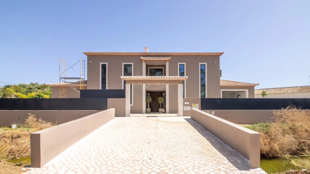 Moradia T4 para Venda em Alvor Foto 6