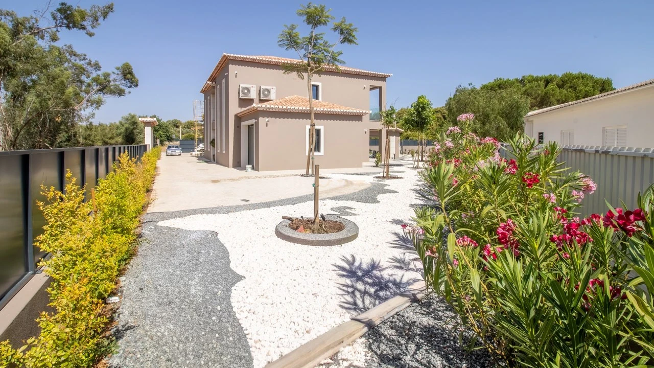 Moradia T4 para Venda em Alvor Foto 4